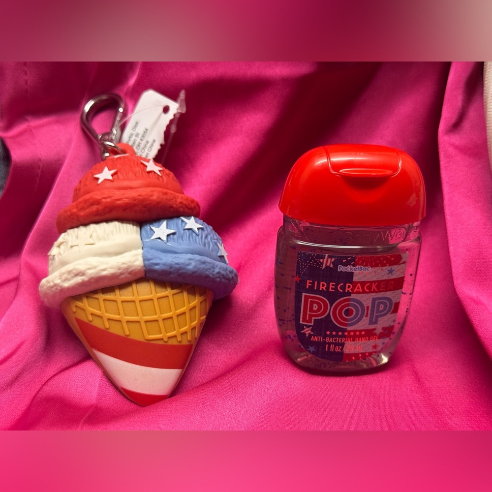 NWT B&BW Pocketbac&refill holder keychain •Patriotic Ice Cream Cone 🇺🇸 👏 ❤️ 🤍💙